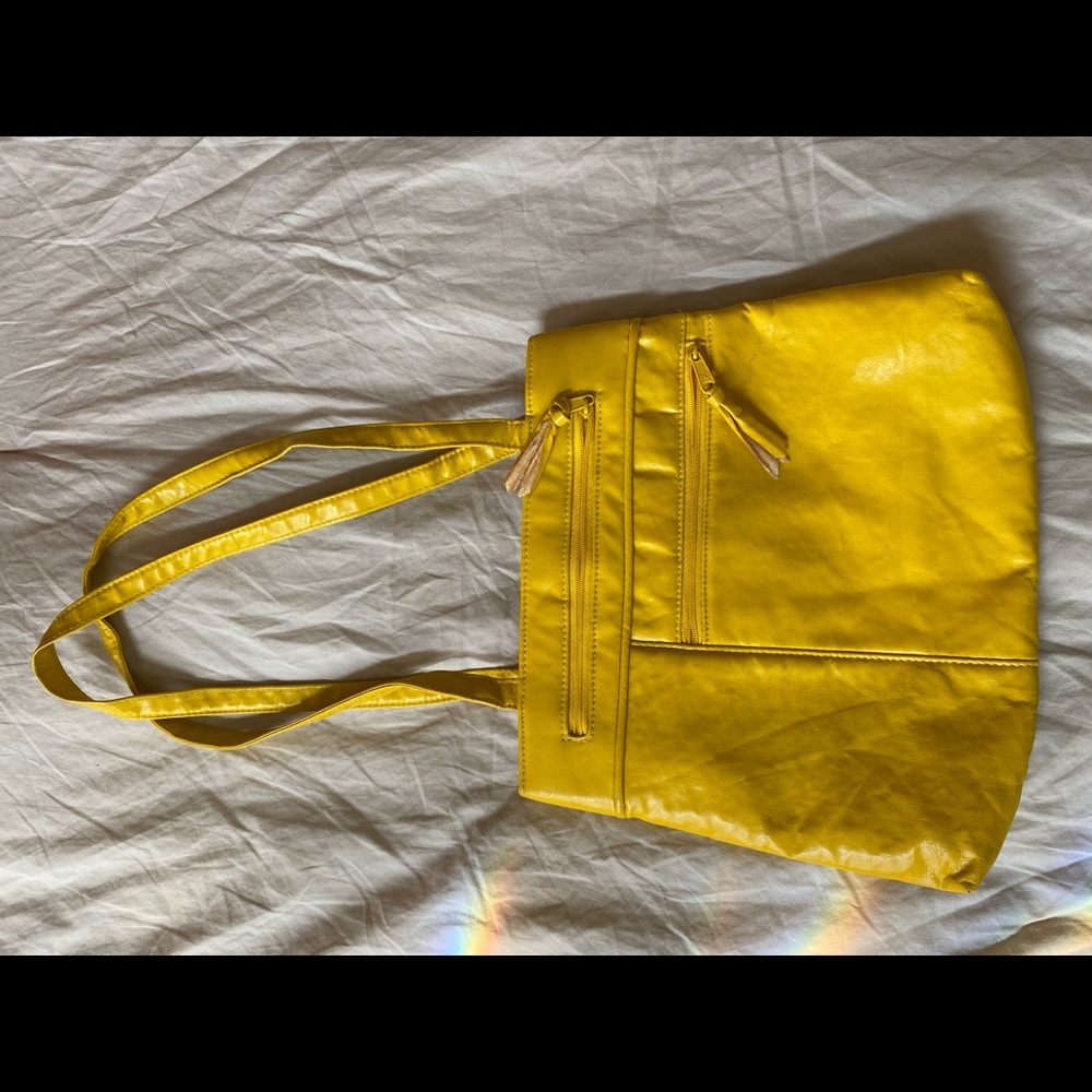 Vintage yellow faux leather shoulder handbag